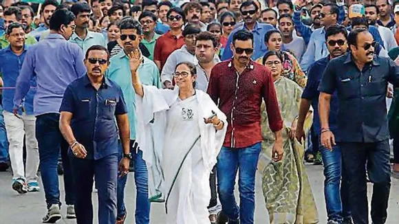 Mamata Banerjee's bodyguards robbed!