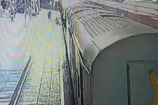 RPF saved a man from falling into the gap between train and platform