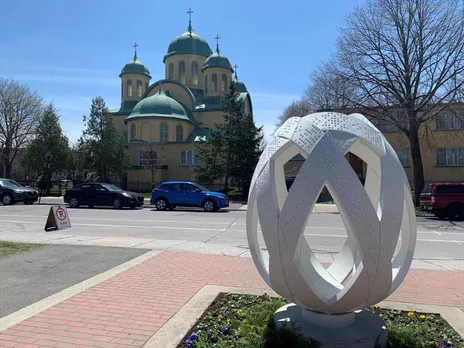 CANADA 🍁….MONTREAL’S PUBLIC ART PIECE PAYS TRIBUTE TO UKRAINIAN TRADITIONS