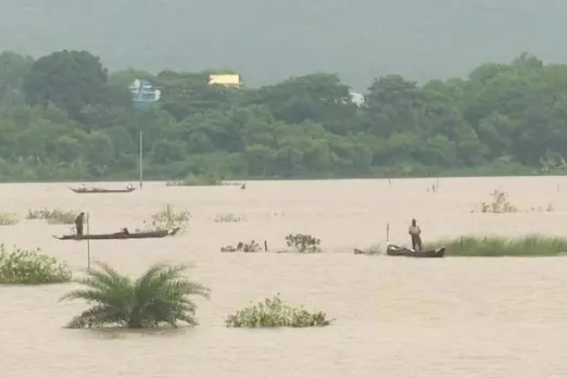 Heavy rainfall hits Odisha, 2 lakh people are effected