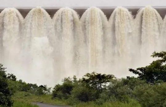 Ukai Dam released approximately 1.88 lakh cusecs of water