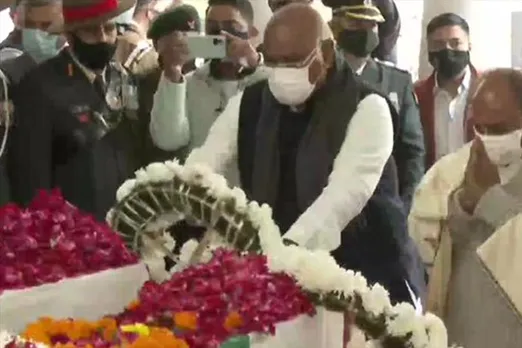 Mallikarjun Kharge and AK Antony pay their last respects to the late CDS