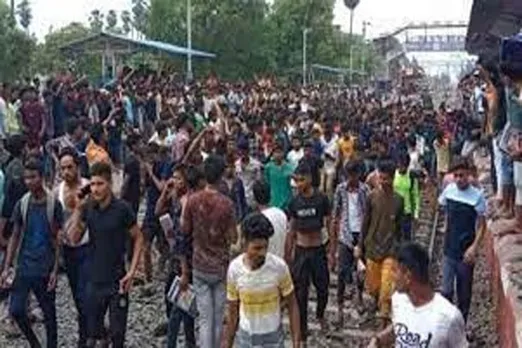 Agneepath, Protest in Shrirampur Railway Station