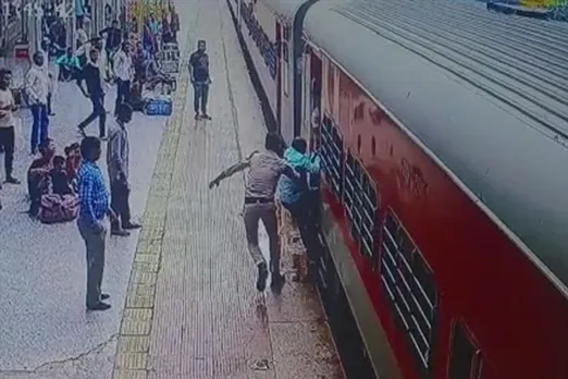 RPF constable saves passengers life, Watch the video