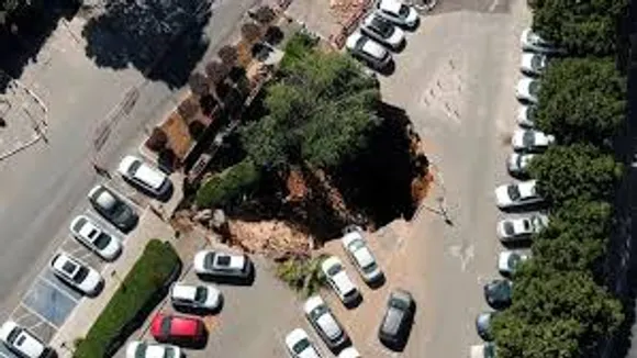Watch sinkhole swallowing cars at parking lot in Jerusalem