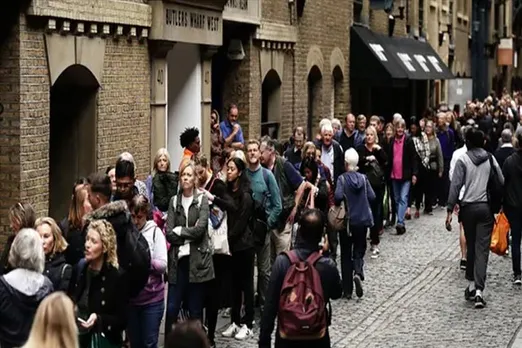 10 km long queue to pay tribute to Queen Elizabeth II