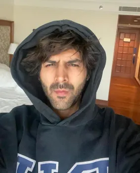 KARTIK AARYAN MISSES HIS DOG .