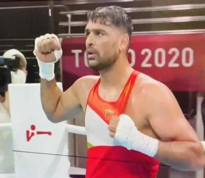 SatishKumar in the quarterfinals of boxing super heavyweight