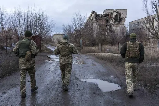 Conflict continues in Ukraine's Maryinka
