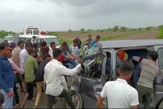 SPEEDING TRUCK HITS VAN IN GUJRAT