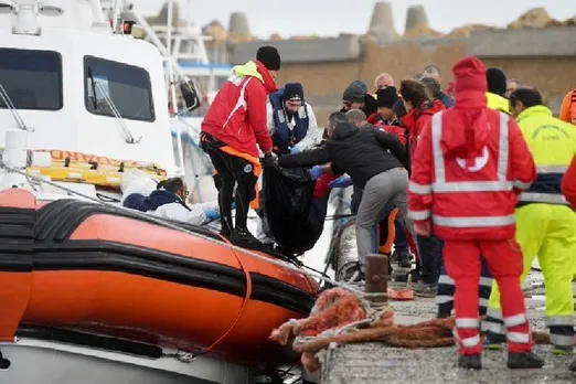 Death toll rises after boat capsizes in Italy