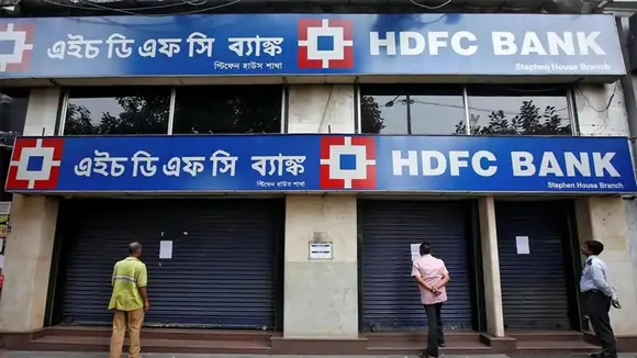 HDFC Bank shares up 2% as RBI lifts curbs on new digital offerings