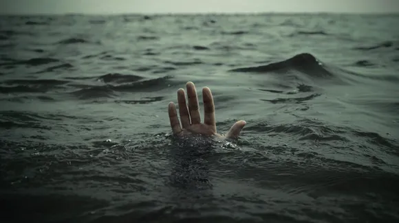 Death of a teenager drowning in a pond in Garia