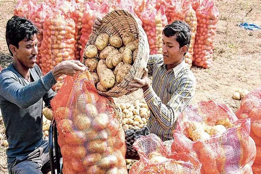 Potato traders block National Highway near Burdwan