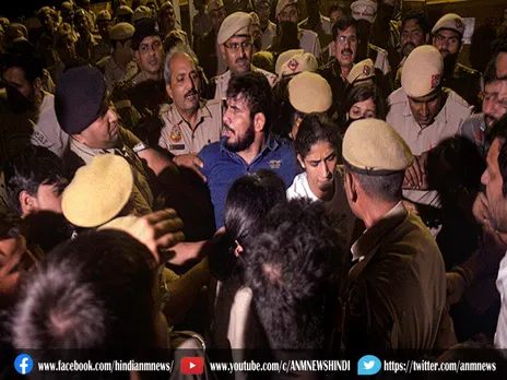 Wrestlers Protest :जंतर-मंतर पर विरोध कर रहे पहलवानों का आरोप, देर रात दिल्ली पुलिस ने की धक्का-मुक्की