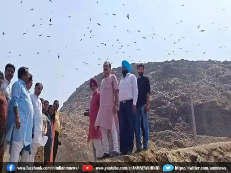 एक बार फिर कूड़े की 'राजनीती', अब माफी मांगे केजरीवाल
