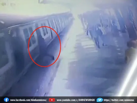 रेल यात्री पर बड़ा खतरा, जान से बचा यात्री (वीडियो)