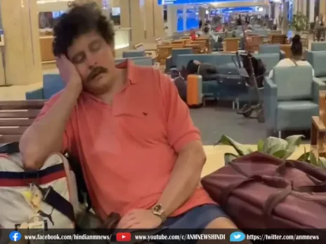 Viral Video: फ्लाइट के इंतजार में एयरपोर्ट पर 40 साल से सो रहा है यह शख्स, जानें वायरल वीडियो की सच्चाई