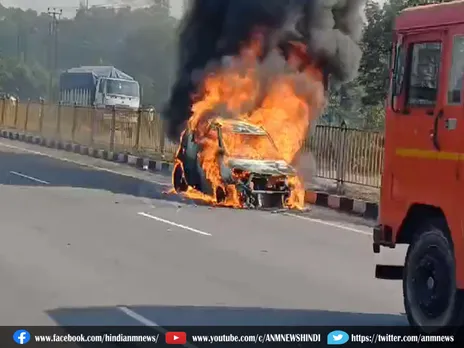जल रही है कार! राष्ट्रीय राजमार्ग अवरुद्ध (Video)