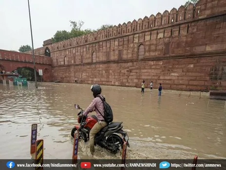 Delhi Flood: डूब रही दिल्ली, बाढ़ से जलभराव