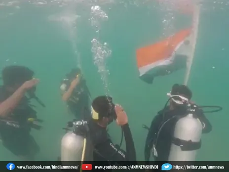 Underwater Hoisting of National Flag: पानी के अंदर फहराया तिरंगा, देखें वीडियो