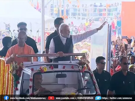 PM Modi Varanasi Visit: खुली जीप से जनता के बीच पहुंचे पीएम मोदी (VIDEO)