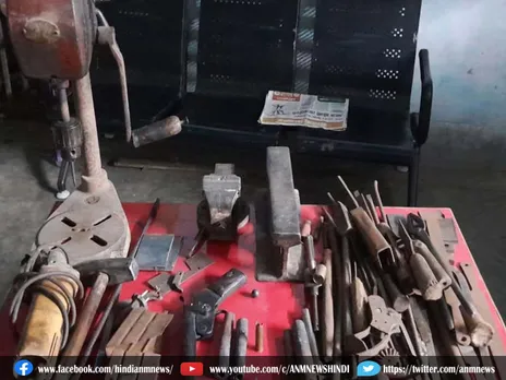 Bihar : भारी मात्रा में हथियार बनाने के उपकरण जब्त