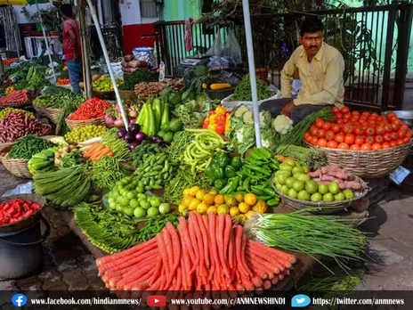 भाव दिखा रही सब्जियां: लाल हुआ टमाटर, थाली से दूर लहसुन