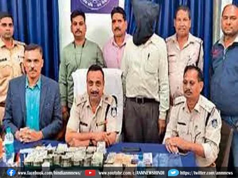 रेलवे पुलिस ने यात्रियों से जब्त किए  इतना लाख रुपये