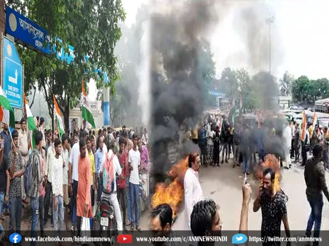 Asansol News: हॉकर्स यूनियन ने आसनसोल रेलवे स्टेशन परिसर में टायर जलाकर किया सड़क जाम