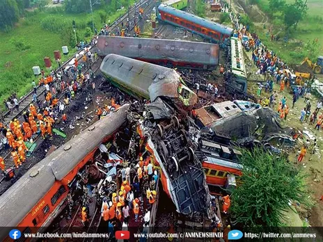 odisha train accident : हादसे के बाद पानी दिख रहा खून