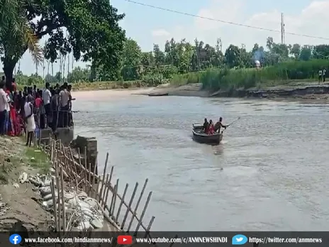Bihar: बागमती नदी में पलटी नाव