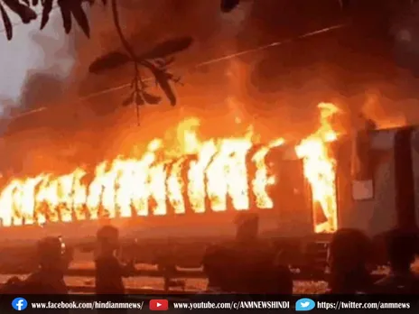 Train Fire : एक्सप्रेस ट्रेन की दो बोगियों में लगी भीषण आग