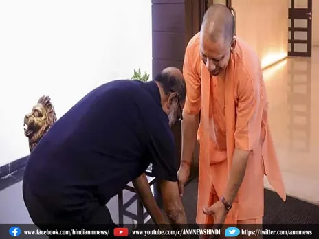 Rajinikanth : रजनीकांत क्यों छूए योगी आदित्यनाथ का पैर ?
