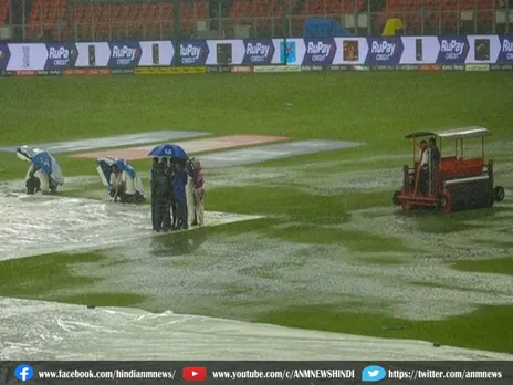 IPL 2023: बारिश में ये क्या करने लगे शुभमन गिल और मोहम्मद शमी?