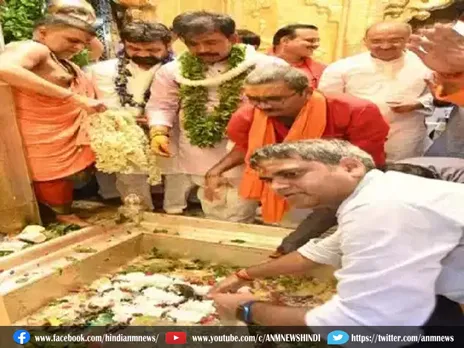 PM Modi : श्री काशी विश्वनाथ मंदिर में 100008 बेलपत्र चढ़ाकर पीएम मोदी के दीर्घायु की कामना
