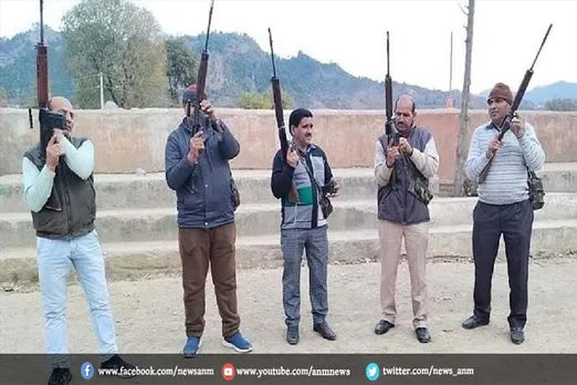 ग्रामीणों को हथियार चलाना सिखाएगी सीआरपीएफ