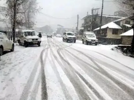 बर्फबारी के कारण मनाली-लेह राजमार्ग बंद