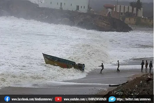 बंगाल ने तटीय इलाकों से हजारों लोगों को निकाला