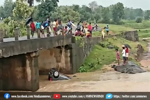 नदी में जा गिरी कार, 3 लोगों की मौत