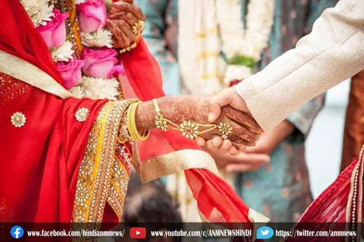 इस देश के लड़कों को शादी करने पर दिया जाता है दहेज