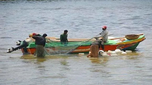 भारत सरकार ने रिहा किए 10 पाक मछुआरे