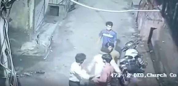 दिल्ली में एक युवक की बेरहमी से हत्या