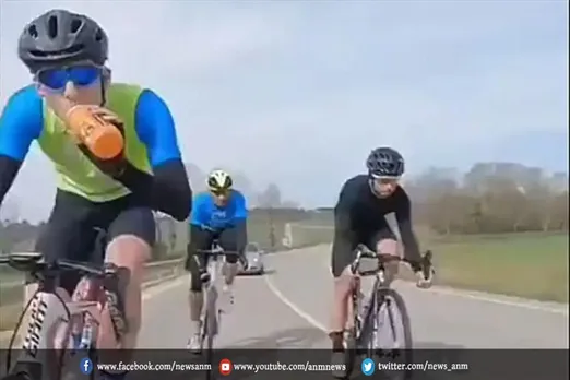 VIDEO: साइकिल रेस के दौरान पानी पी रहा था रेसर, फिर जो हुआ