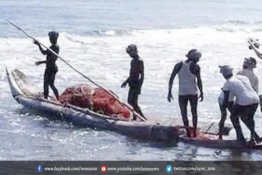 नौसेना ने सीमा पार करने के आरोप में 12 मछुआरों को किया गिरफ्तार