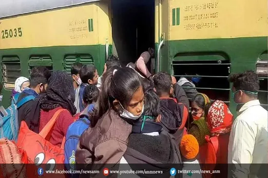 बर्दवान-आसनसोल लाइन पर लोकल ट्रेनों में उमड़ी भारी भीड़