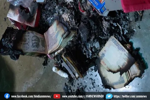 चोरों ने कमरे में जलाए नोटों के बंडल