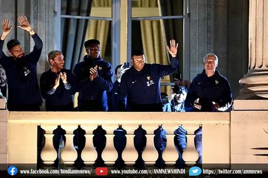 विश्व कप में हार के बावजूद फ्रांस में टीम का नायकों जैसा स्वागत