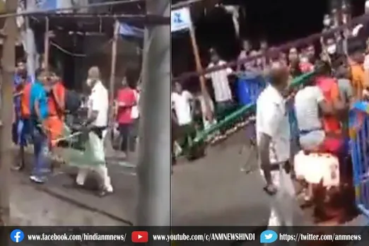 कोलकाता: शिव भक्तों पर पुलिस की बरसी लाठी! सोशल मीडिया पर वायरल हो रहा वीडियो
