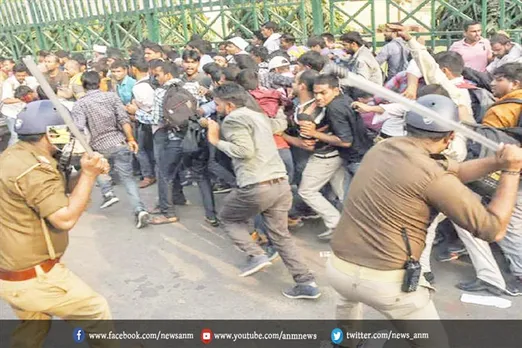 शिक्षक भर्ती: पुलिस ने अभ्यर्थियों पर किया लाठी चार्ज